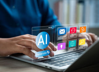 Principiante en criptomonedas descubriendo los fundamentos del trading automático con IA